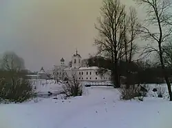 Мирожский монастырь и Мирожский мост через Мирожку. Вдали&nbsp;— р. Великая и Покровская башня