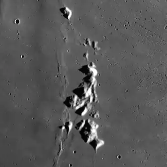 Горы Шпицберген. Снимок зонда Lunar Reconnaissance Orbiter. Ширина снимка&nbsp;— 113 км