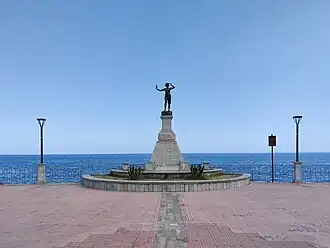 Памятник поэтессе Носсиде