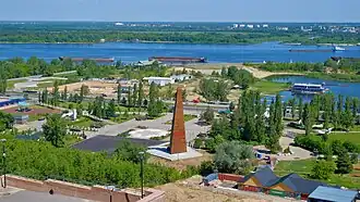 Вид на парк Победы и Волгу с Верхне-Волжской набережной