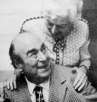 Вайсингер и корректор DC Comics Герда Геттэл в 1975 году.