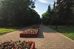 Северный участок улицы от Кутузовского проспекта до улицы Кульнева — благоустроенный бульвар