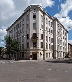 2-я Бауманская улица, 7.Угол с Техническим переулком (справа).