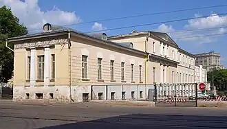 Один из флигелей