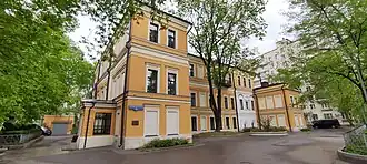 Западный фасад здания в 2025 году