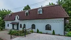 Здание бывшей богадельни при церкви