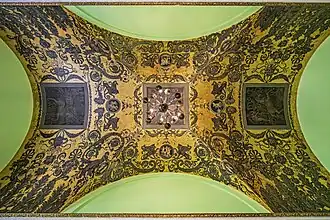 Потолок холла первого этажа бывшей жилой части дома, расписанный Нивинским