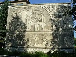 Мозаичные полотна на стенах домов в Салавате