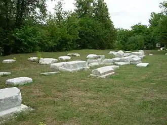 Стечки и надгробия  в некрополе Мраморье