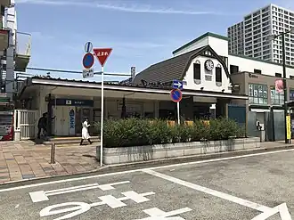 Южный выход из здания станции