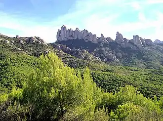 Вид на гору Монсеррат с перевала Брук