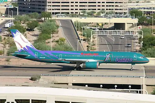 Boeing 757-2S7 в ливрее на тему «Аризона Даймондбэкс»