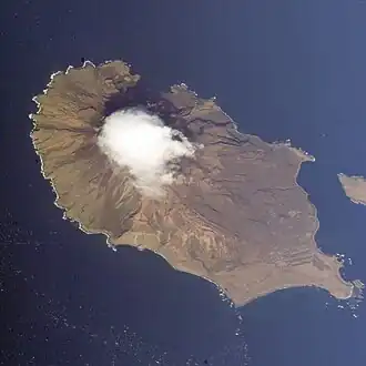 Топорковый справа на снимке