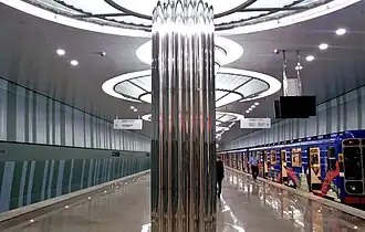 Колонны и поезд