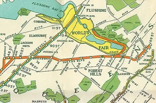 Фрагмент карты 1939 года. Жёлтым закрашена территория выставки, линия обозначена красным и проходит вдоль озёр в её южной половине, станция на северном конце линии
