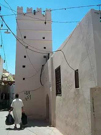 Вид на минарет мечети Ин-Нака