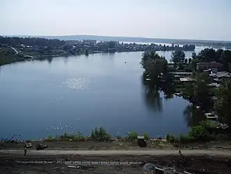 Вид на водохранилище в черте Невьянска летом 2005 г.