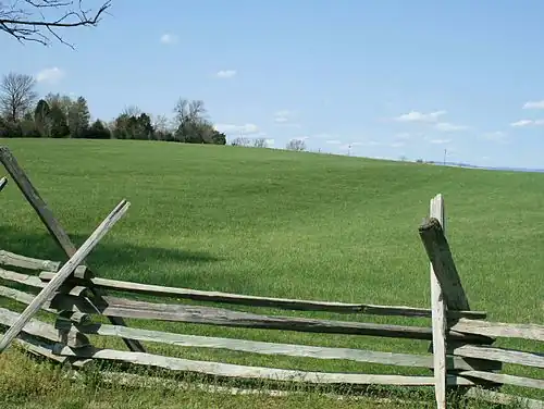 Ограда сада и «поле потерянных башмаков»