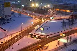 Перекрёсток Центрального проспекта и Савёлкинского проезда: слева-направо&nbsp;— южный торец «Флейты», нижняя часть бизнес-центра «Зеленый Град» с прилегающими магазинами и здание префектуры округа