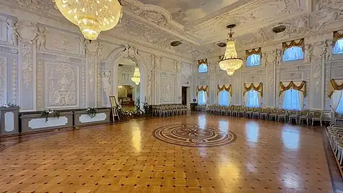 Один из залов особняка