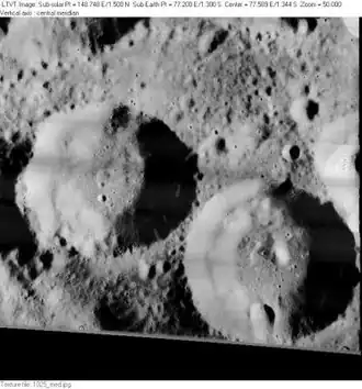 Снимок зонда Lunar Orbiter - I. Слева кратер Вейерштрасс, справа Ван Влек.