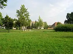 Парк в центре села где ранее была католическая церковь