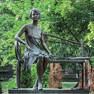 Расположен возле 12 корпуса Национального технического университета Украины "КПИ"