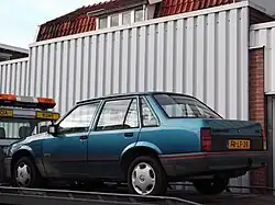 Четырёхдверный Opel Corsa (1990-1993)