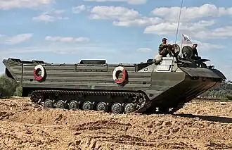 ПТС-2 участвует в состязаниях «Открытая вода». 6 августа 2016 года.