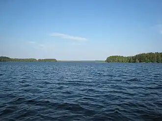 Оренженское озеро со стороны деревни Великий Двор