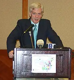 Дэвид Килгур на трибуне