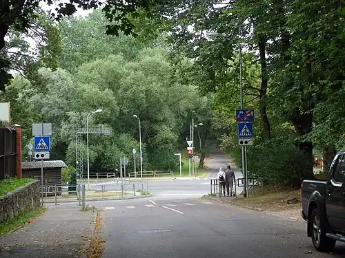 Перекрёсток с улицей Юглас