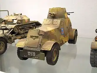 Модель Samochód pancerny wz. 29 (бронеавтомобиля образца 1929 года), вооруженного пушкой Пюто СА 18 и пулеметом Гочкис wz.25, в Техническом музее Варшавы. 2007 год. Слева видна модель танкетки TKS на самоходном трейлере с приводом от двигателя танкетки