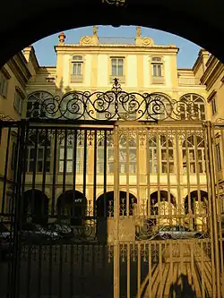 Въезд во двор палаццо