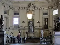 Главная лестница