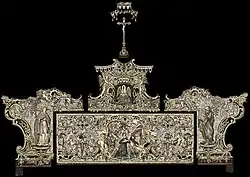 Палиотто (антепендиум) Пиффетти. 1749. Ценные породы дерева, перламутр, слоновая кость, яшма, черепаховый панцирь, лазурит. Международный музей прикладного искусства, Турин