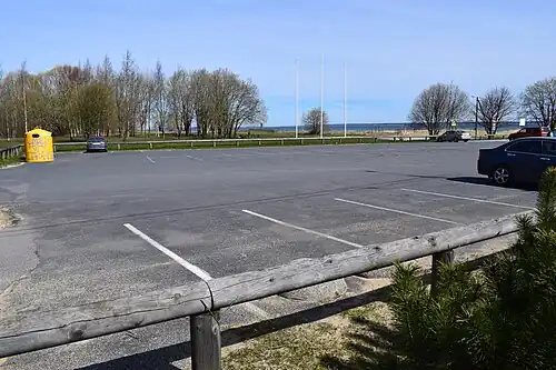 Автостоянка у пляжа Пикакари