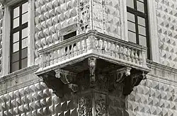 Угловой балкон. Фотография П. Монти. 1981