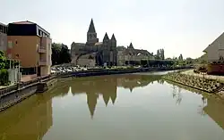 Бурбенс в Паре-ле-Моньяль. На заднем плане&nbsp;— Базилика Святого Сердца.