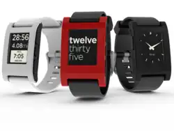 Три цветовых варианта часов Pebble