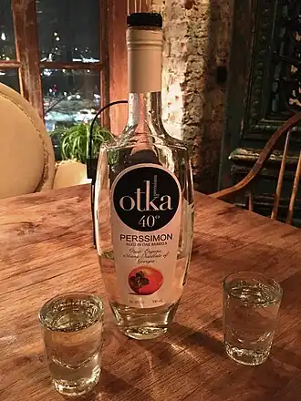 Грузинский крепкий алкогольный напиток из хурмы