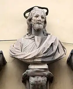 Бюст спасителя перед входом в монастырь