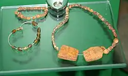 Янтарные бусы