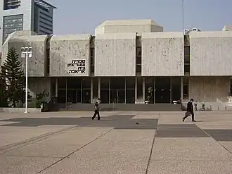 Вход в библиотеку