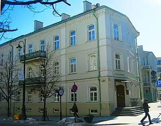 Вид на Музей денег с проспекта Гедиминаса