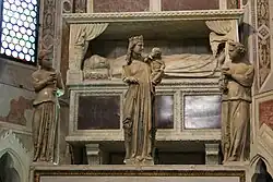 Гробница Энрико Скровеньи. Мадонна с Младенцем между двумя ангелами. 1305—1306. Капелла Скровеньи, Падуя