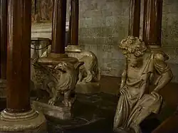 Стилофоры в Пистое в церкви Сант-Андреа