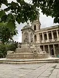 Вид на площадь Сен-Сюльпис и одноимённый фонтан с угла улицы Бонапарт