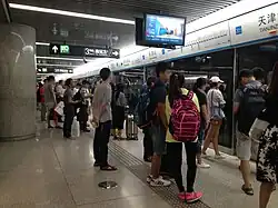 Платформенные раздвижные двери на станции Тяньцзиньчжан (Тяньцзинский вокзал, линия 3)