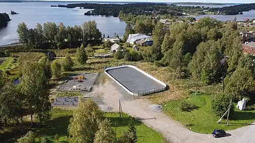 Детская и хоккейная площадки